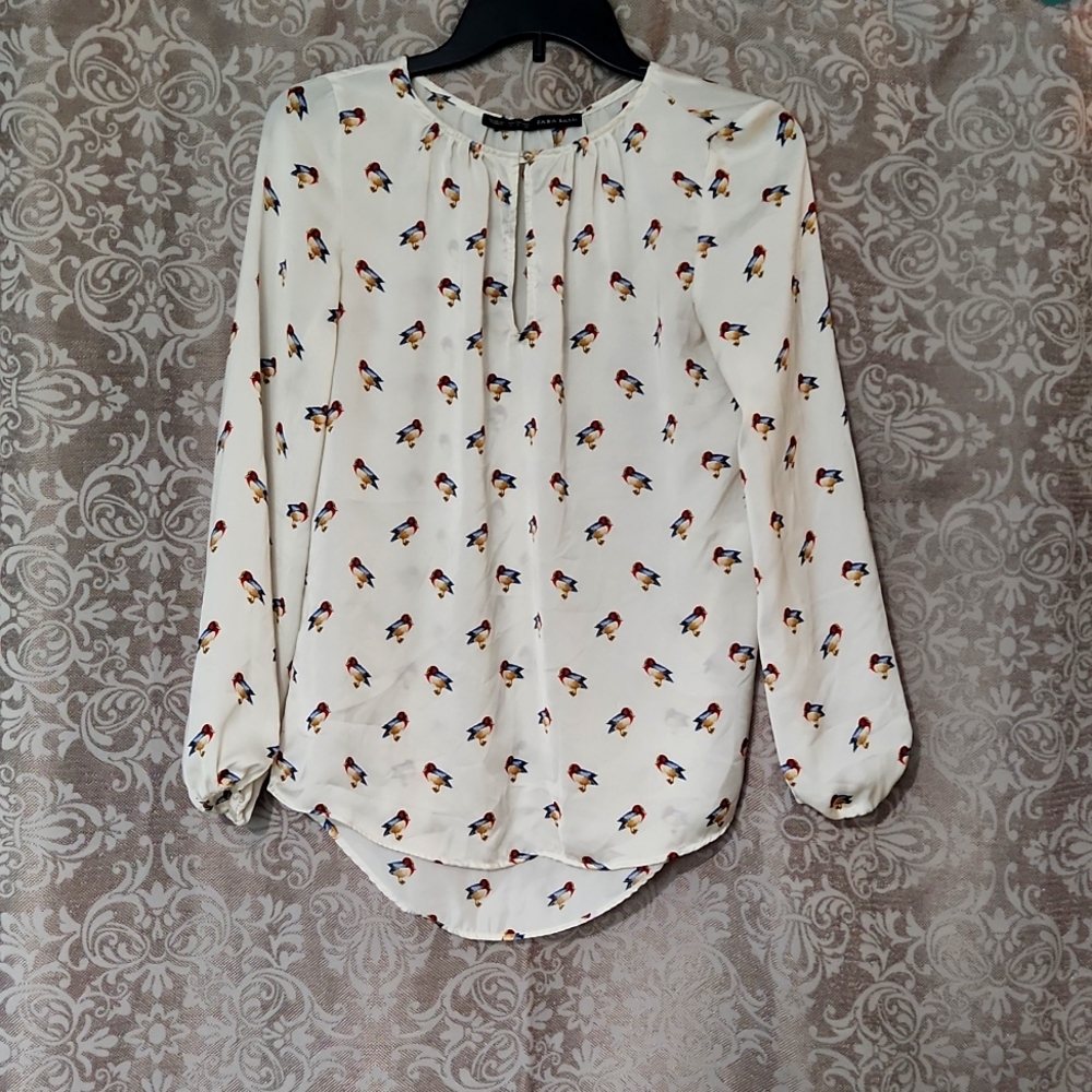 ZARA Basic Polyester Long sleeve Peephole top with Bird design Size Small
